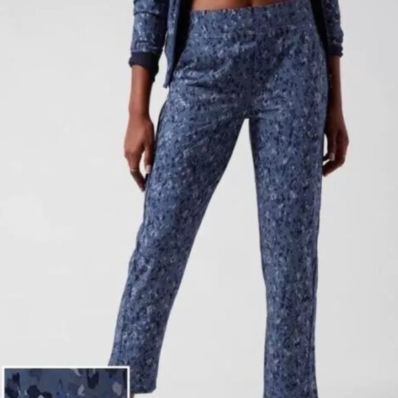 Athleta Captivate Chrome Blue Brooklyn Ankle Travel Pant - size 6 - Picture 1 of 8